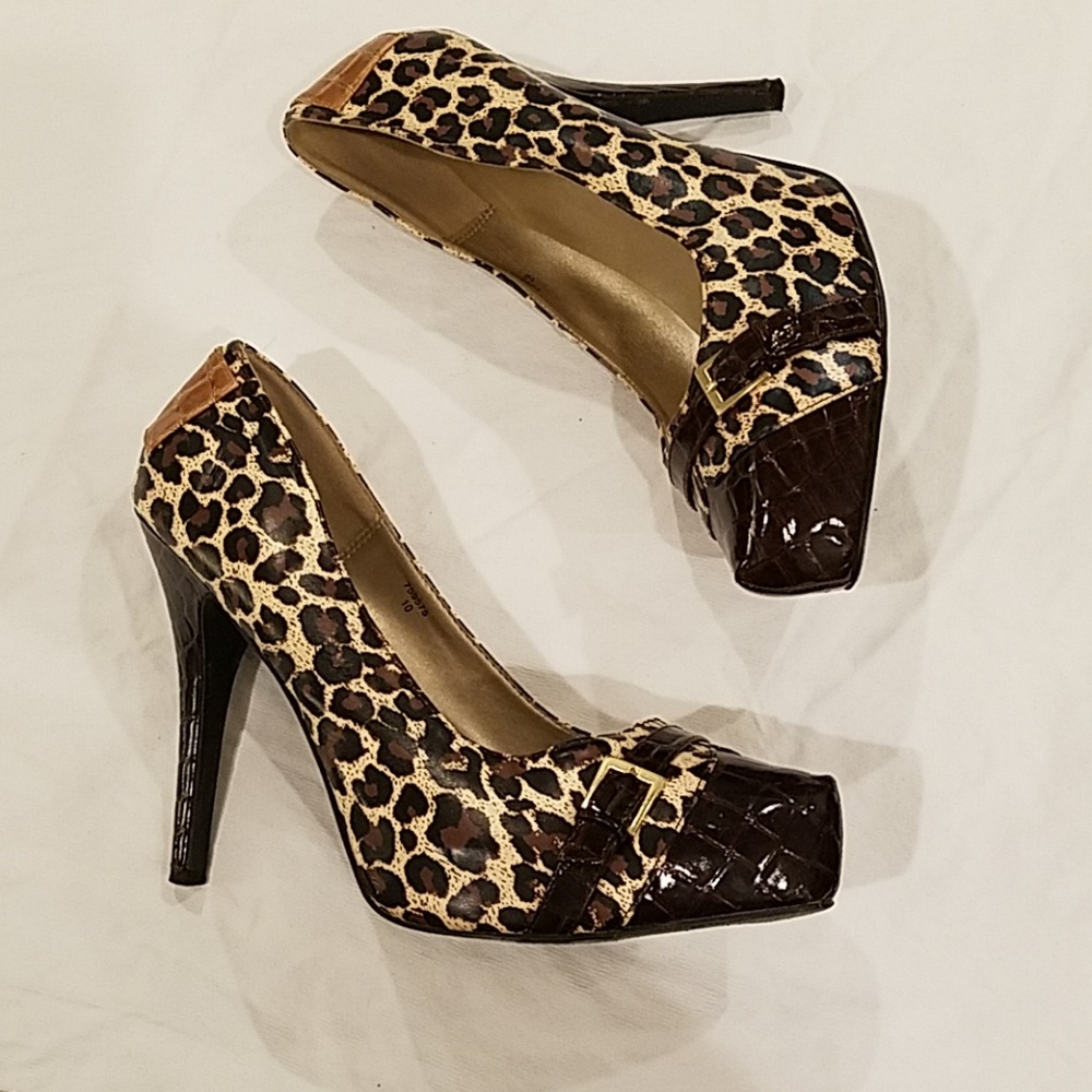 Leopard Heels size 10 Qupid brand - Picture 1 of 7